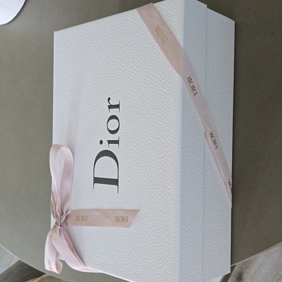 New DIOR box & ribbon 12 1/2 × 9 in - Picture 6 of 6